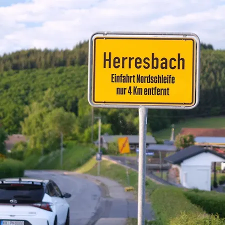 Haus Nuerburgring I 4 Schlafzimmer Fuer 1-10 Personen I Kueche I Garten I Grillplatz *