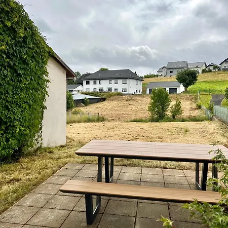 Haus Nuerburgring I 4 Schlafzimmer Fuer 1-10 Personen I Kueche I Garten I Grillplatz *