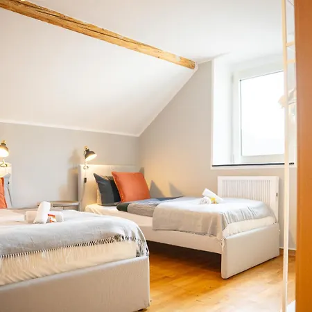 Apartamento Haus Am Nürburgring I 4 Schlafzimmer Für 1-10 Personen I Tv-lounge I Küche I Garten I Grillplatz