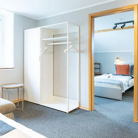 Haus Am Nürburgring I 4 Schlafzimmer Für 1-10 Personen I Tv-lounge I Küche I Garten I Grillplatz *