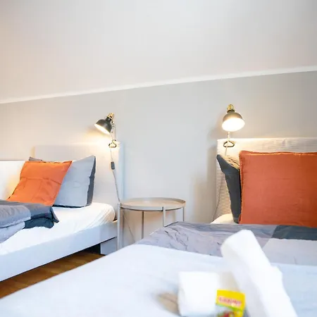 Haus Am Nürburgring I 4 Schlafzimmer Für 1-10 Personen I Tv-lounge I Küche I Garten I Grillplatz *