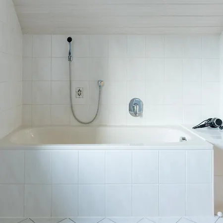 Haus Am Nürburgring I 4 Schlafzimmer Für 1-10 Personen I Tv-lounge I Küche I Garten I Grillplatz * Herresbach