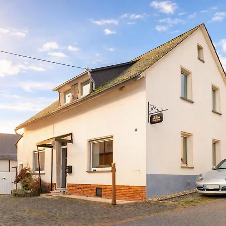 Haus Am Nürburgring I 4 Schlafzimmer Für 1-10 Personen I Tv-lounge I Küche I Garten I Grillplatz *